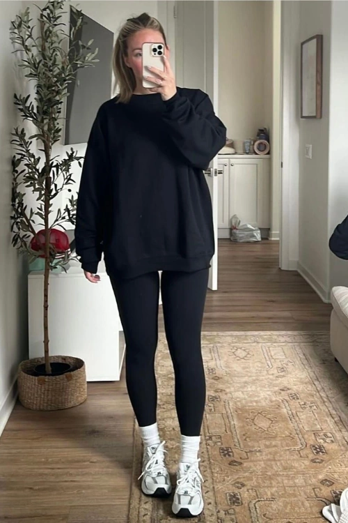 24 Soccer Mom Outfits That Make You the Hottest on the Sidelines 11 Soccer Mom Outfits