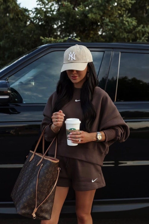 24 Soccer Mom Outfits That Make You the Hottest on the Sidelines 12 Soccer Mom Outfits