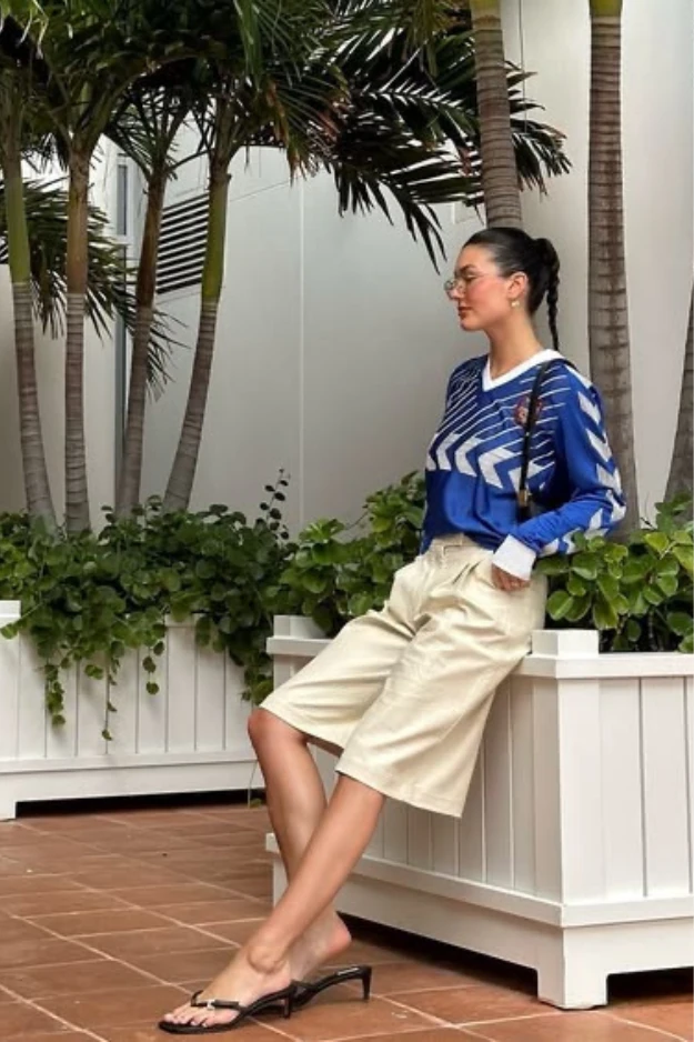 24 Soccer Mom Outfits That Make You the Hottest on the Sidelines 14 Soccer Mom Outfits