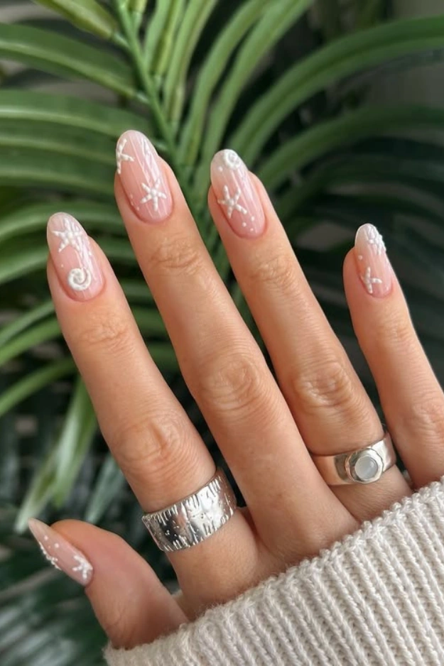 19 Trendy August Nails You’ll Want Before Fall Starts Sneaking In 16 August Nails