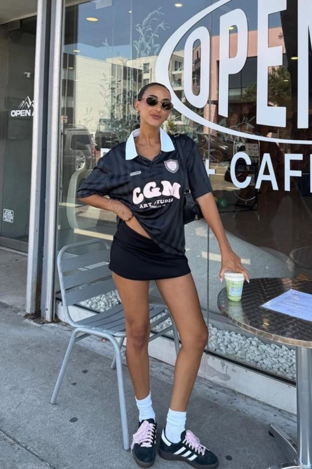 24 Soccer Mom Outfits That Make You the Hottest on the Sidelines 17 Soccer Mom Outfits