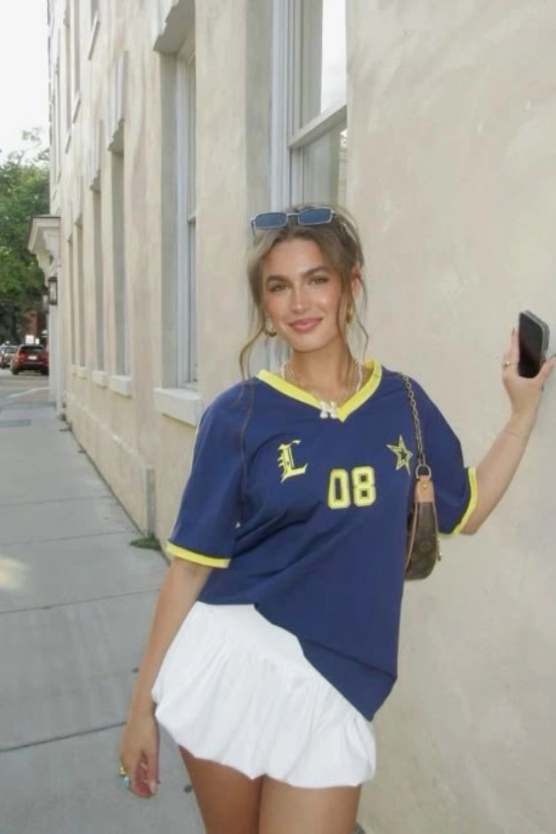 24 Soccer Mom Outfits That Make You the Hottest on the Sidelines 21 Soccer Mom Outfits