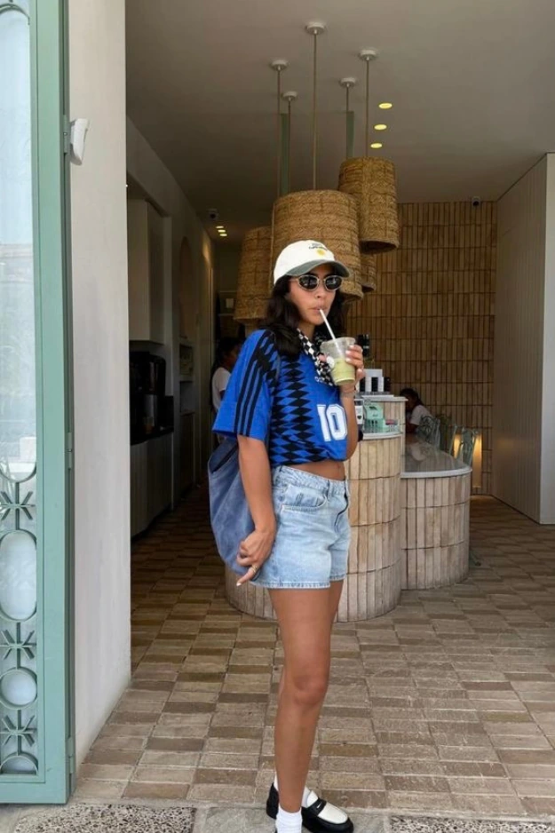 24 Soccer Mom Outfits That Make You the Hottest on the Sidelines 23 Soccer Mom Outfits