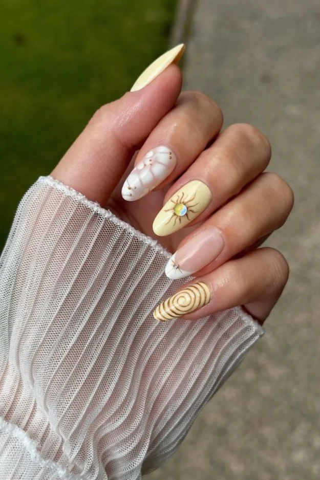 19 Trendy August Nails You’ll Want Before Fall Starts Sneaking In 3 August Nails