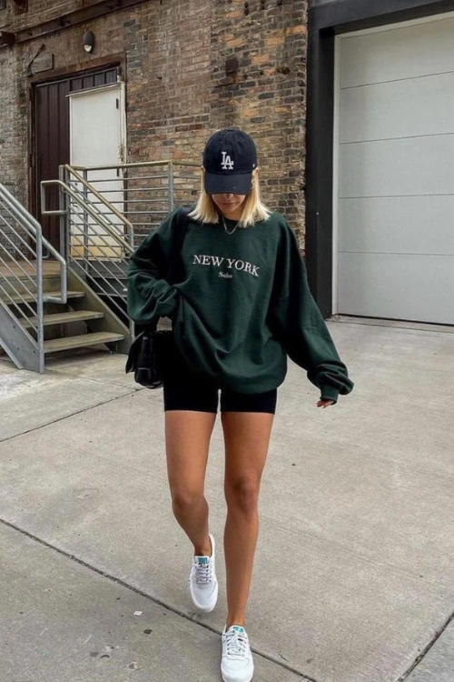 24 Soccer Mom Outfits That Make You the Hottest on the Sidelines 3 Soccer Mom Outfits