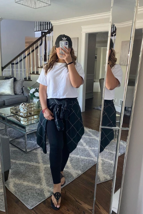 24 Soccer Mom Outfits That Make You the Hottest on the Sidelines 7 Soccer Mom Outfits