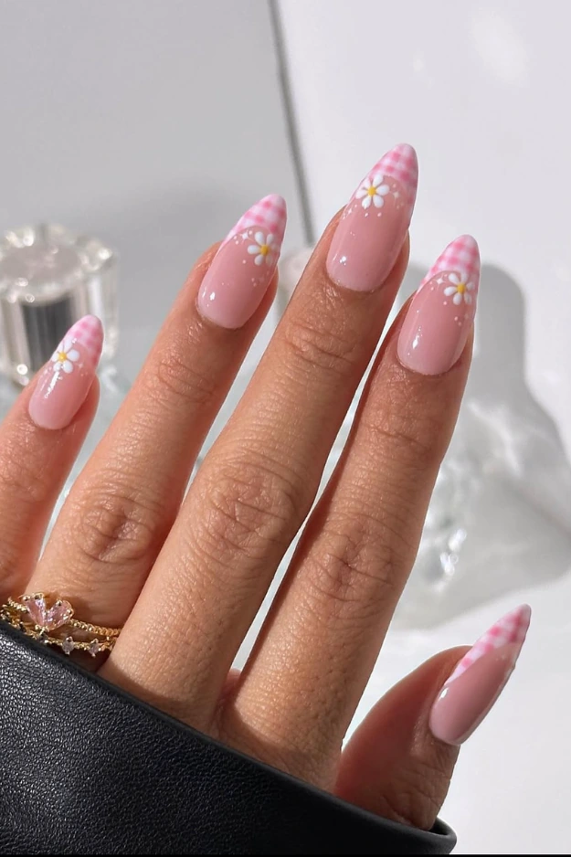 24 Pink Summer Nails That Feel Like Pool Days, Iced Drinks, and Golden Hour 1 Pink Summer Nails