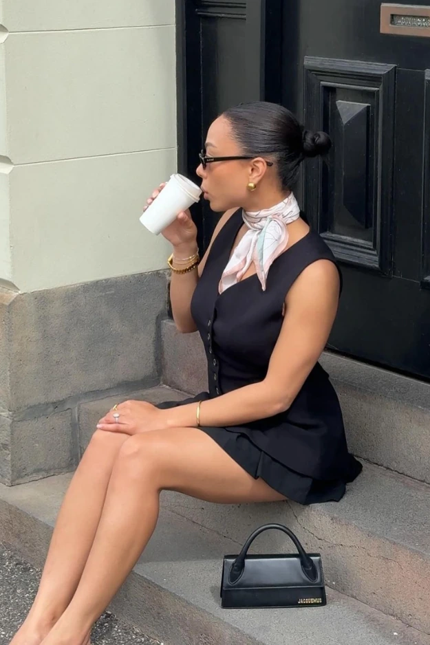 20 Chic Scarf Outfits That Turn a Simple Outfit Into Something Way More Put Together 1 Scarf Outfits