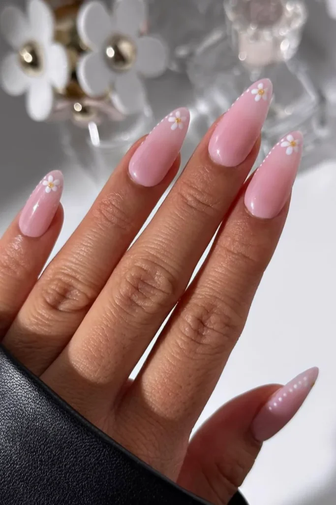 These 30 Flower Nails Are So Cute, You’ll Keep Looking at Your Hands 10 Flower Nails