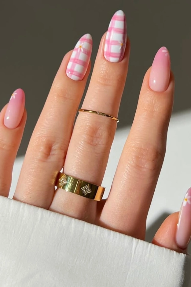12 Pink Plaid Nails So Pretty, They Belong on a Pinterest Mood Board 10 Pink Plaid Nails