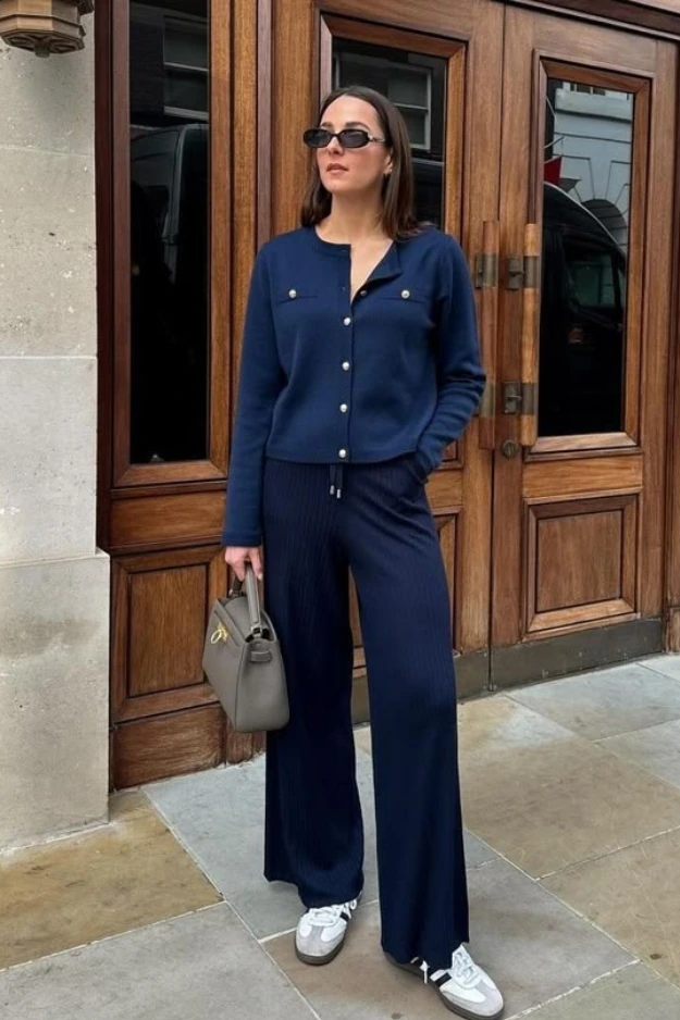 Classy Navy Blue Pants Outfits That Make Getting Dressed Feel Effortless 10 Navy Blue Pants Outfits