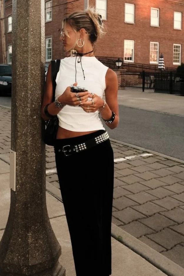 16 Cool-Girl Y2K Outfits That Look Straight Out of an Early 2000s Movie 10 y2k Outfits