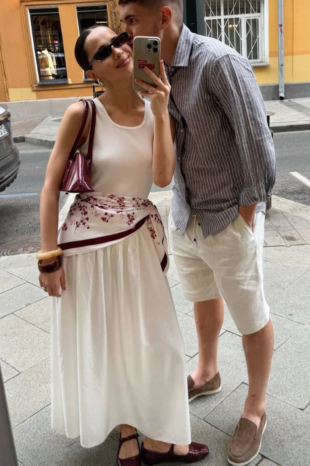20 Chic Scarf Outfits That Turn a Simple Outfit Into Something Way More Put Together 10 Scarf Outfits