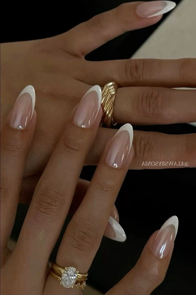 17 Classy Engagement Nails That Feel Elegant, Timeless, and Just a Little Bit Special 11 Engagement Nails
