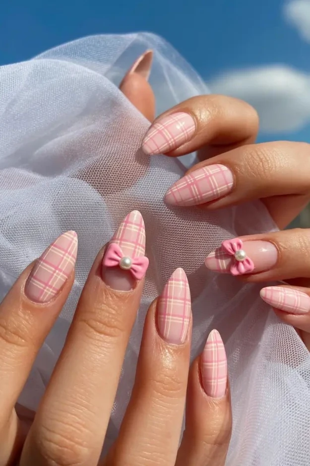 12 Pink Plaid Nails So Pretty, They Belong on a Pinterest Mood Board 12 Pink Plaid Nails