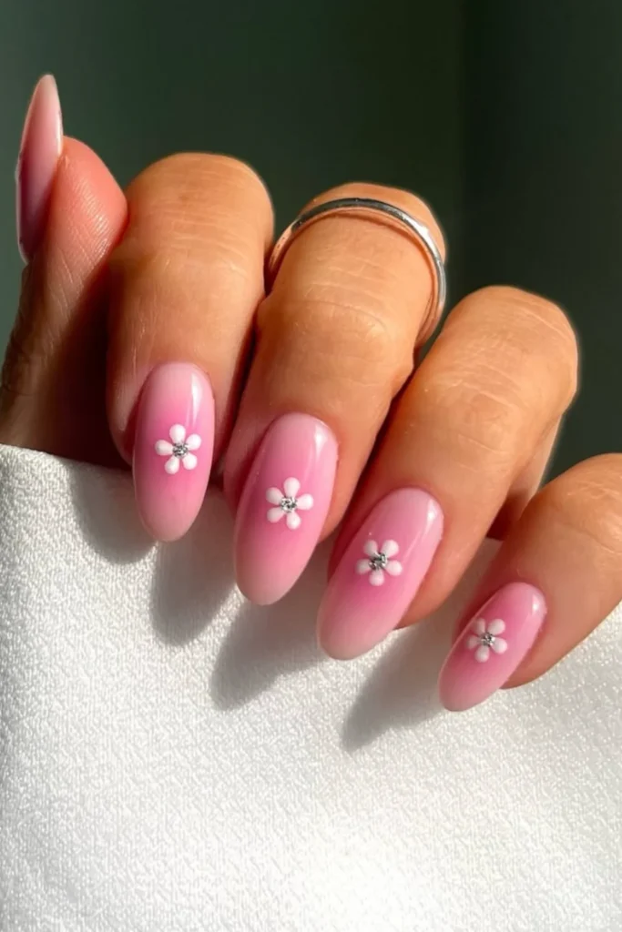 These 30 Flower Nails Are So Cute, You’ll Keep Looking at Your Hands 13 Flower Nails