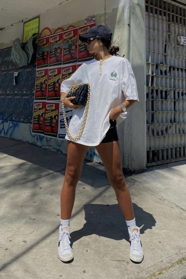 Oversized t shirt outfits
