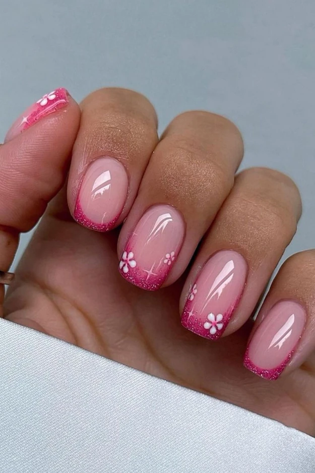 24 Pink Summer Nails That Feel Like Pool Days, Iced Drinks, and Golden Hour 15 Pink Summer Nails