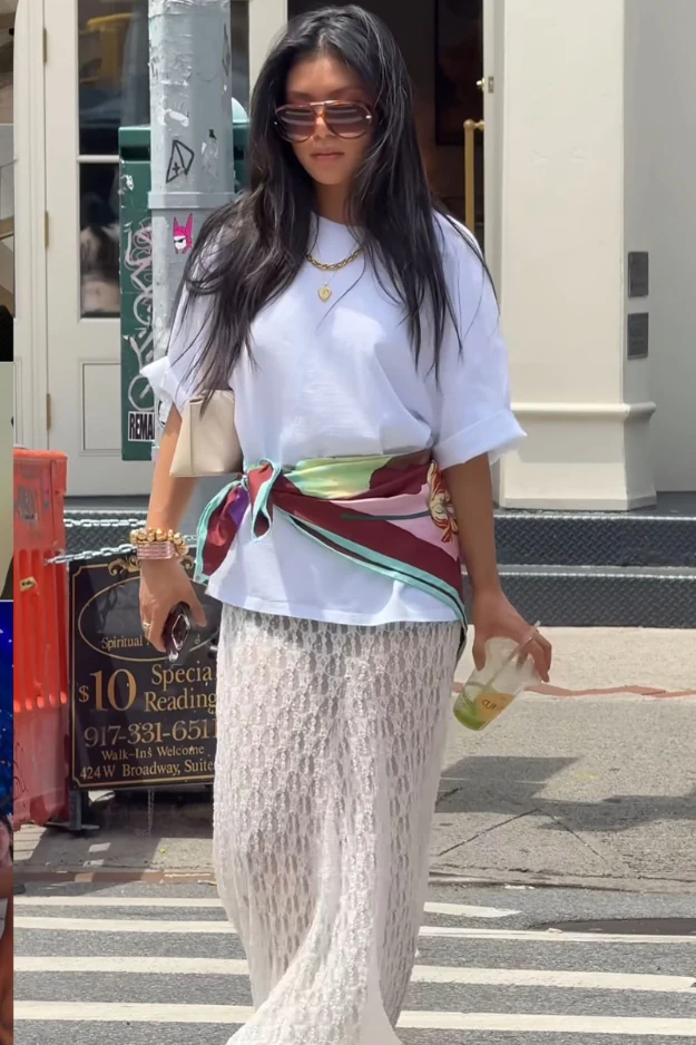 20 Chic Scarf Outfits That Turn a Simple Outfit Into Something Way More Put Together 15 Scarf Outfits
