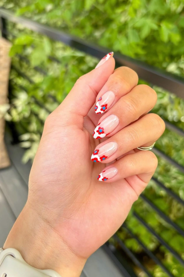 27 Cute 4th of July Nail ideas That Were Basically Made for Fireworks Photos 15 4th of July Nail Ideas