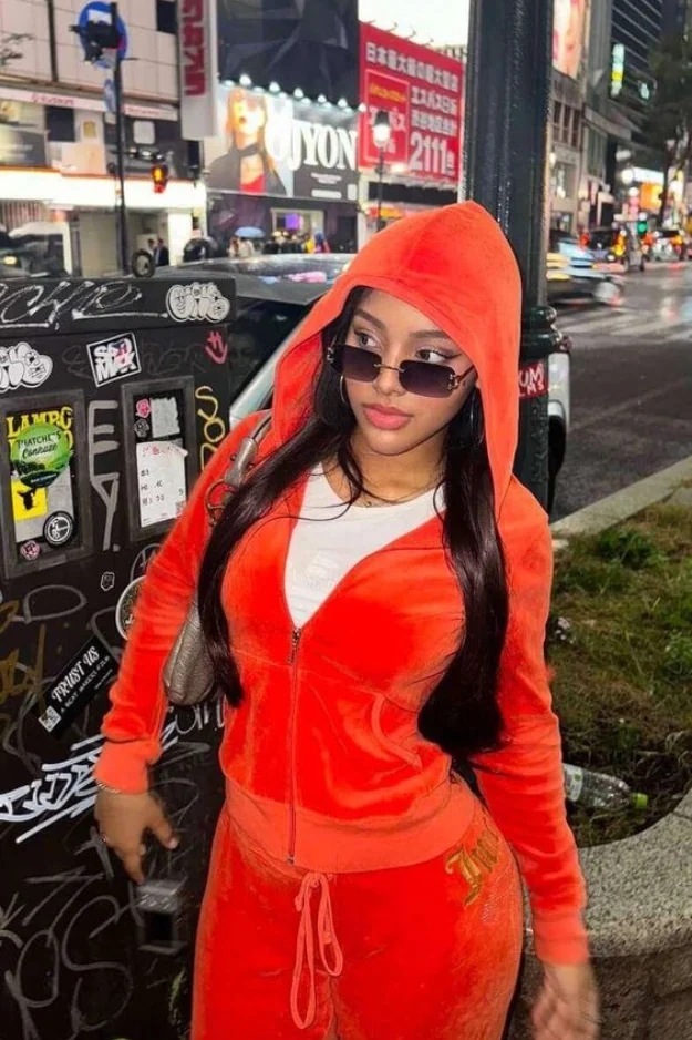 16 Cool-Girl Y2K Outfits That Look Straight Out of an Early 2000s Movie 15 y2k Outfits