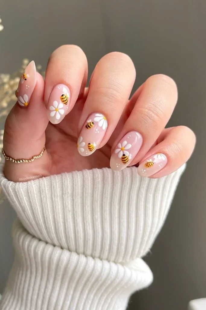These 30 Flower Nails Are So Cute, You’ll Keep Looking at Your Hands 18 Flower Nails