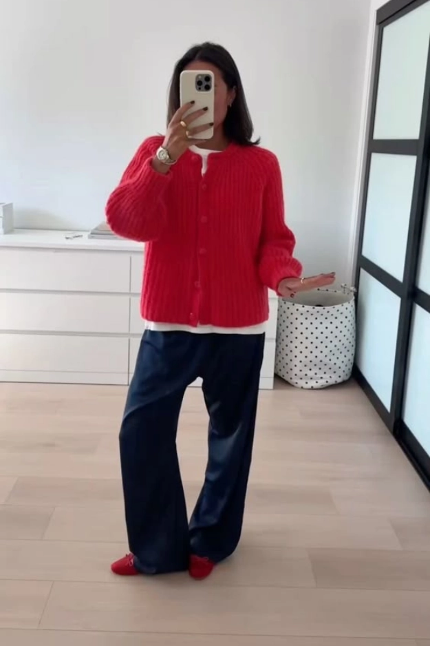 Classy Navy Blue Pants Outfits That Make Getting Dressed Feel Effortless 18 Navy Blue Pants Outfits
