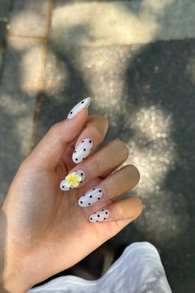 27 Fresh June Nails That Feel Like the Start of Summer in the Best Way 19 June Nails