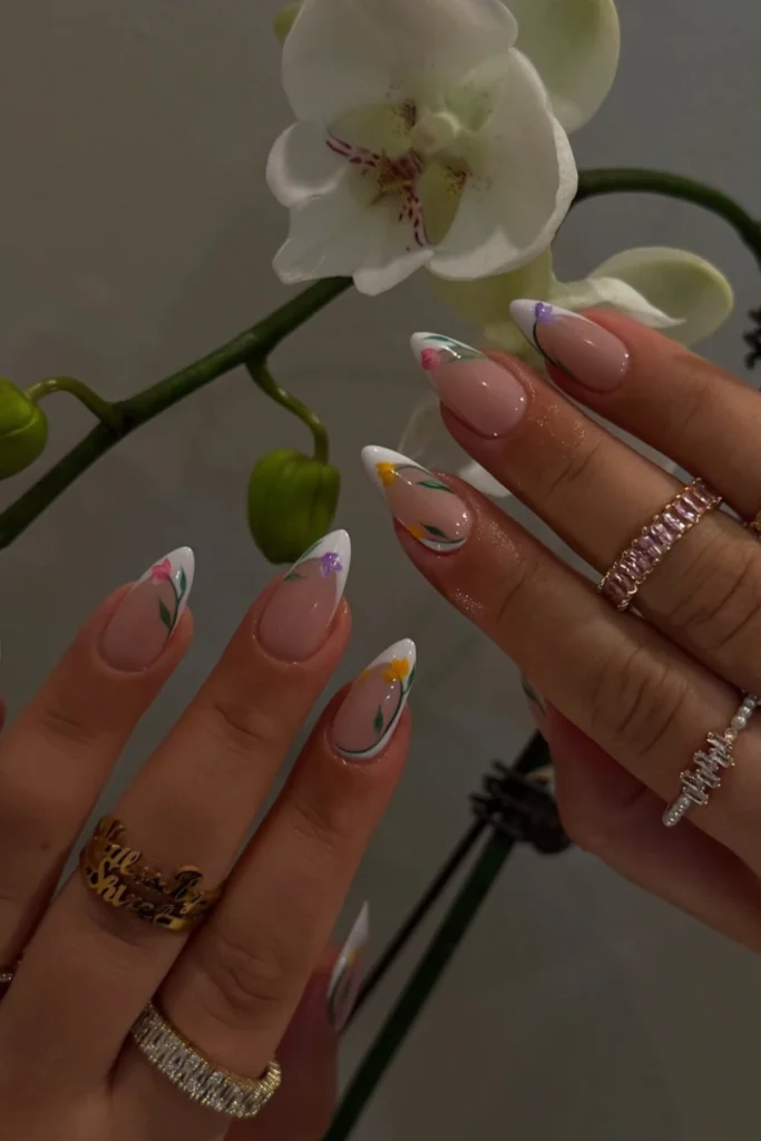 These 30 Flower Nails Are So Cute, You’ll Keep Looking at Your Hands 20 Flower Nails