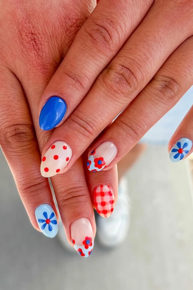 27 Cute 4th of July Nail ideas That Were Basically Made for Fireworks Photos 23 4th of July Nail Ideas