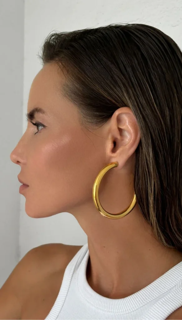 14 Chicest Earring Trends Taking Over 2026 (And How to Wear Them) 3 Earring Trends 2026