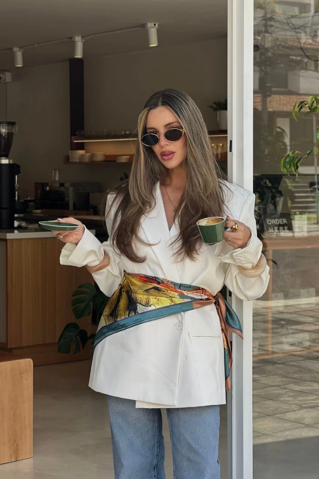 20 Chic Scarf Outfits That Turn a Simple Outfit Into Something Way More Put Together 4 Scarf Outfits