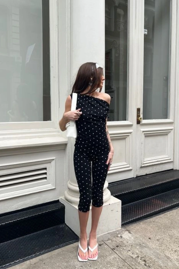 19 Capri Outfits That Actually Feel Stylish Again (Not Stuck in the Past) 4 Capri outfits