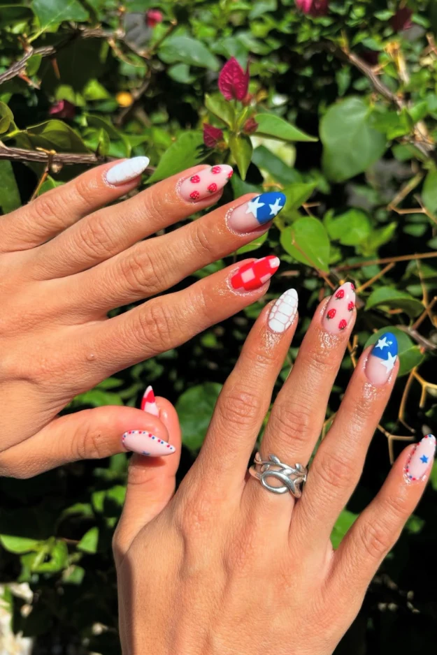 27 Cute 4th of July Nail ideas That Were Basically Made for Fireworks Photos 4 4th of July Nail Ideas