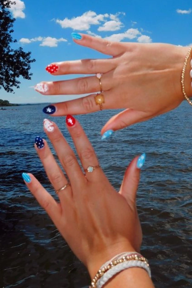 27 Cute 4th of July Nail ideas That Were Basically Made for Fireworks Photos 5 4th of July Nail Ideas