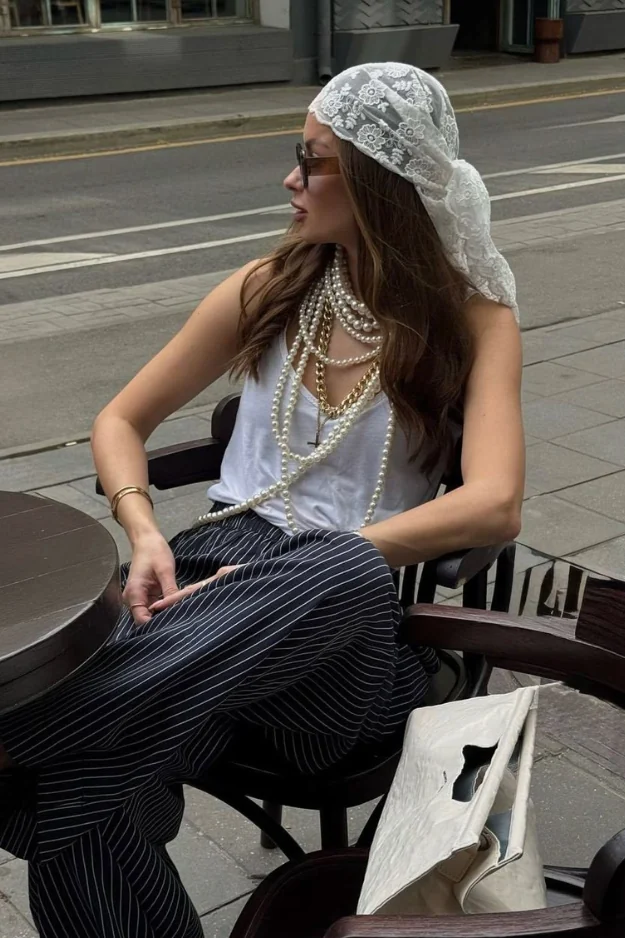 20 Chic Scarf Outfits That Turn a Simple Outfit Into Something Way More Put Together 5 Scarf Outfits