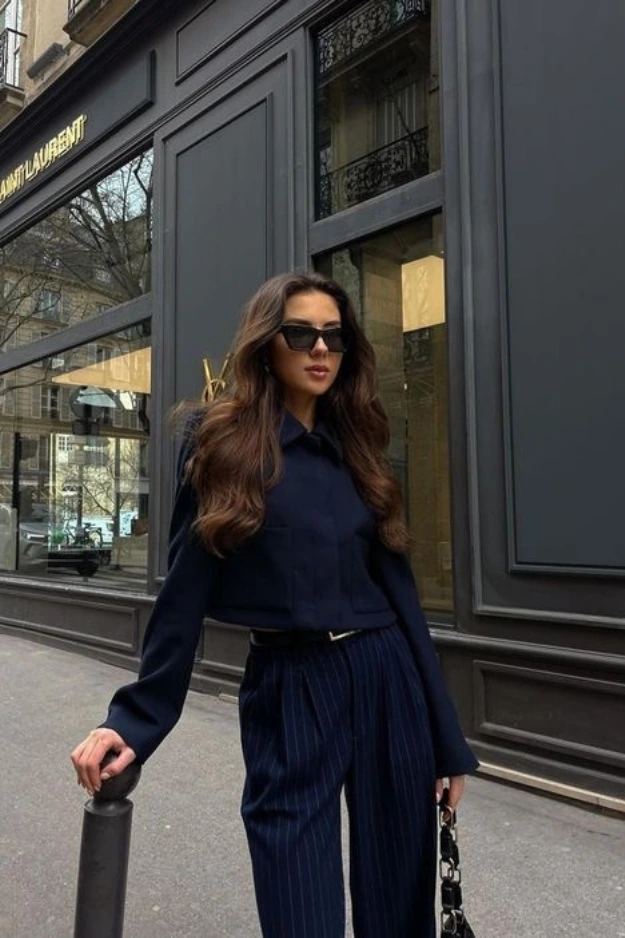 Classy Navy Blue Pants Outfits That Make Getting Dressed Feel Effortless 5 Navy Blue Pants Outfits