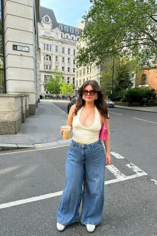 How to dress short chubby woman