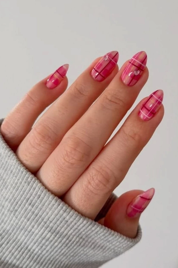 12 Pink Plaid Nails So Pretty, They Belong on a Pinterest Mood Board 6 Pink Plaid Nails