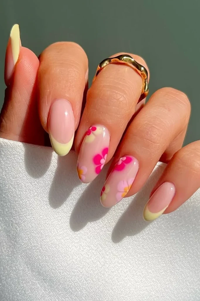 These 30 Flower Nails Are So Cute, You’ll Keep Looking at Your Hands 7 Flower Nails