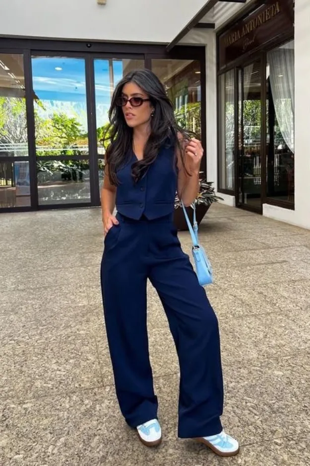 Classy Navy Blue Pants Outfits That Make Getting Dressed Feel Effortless 7 Navy Blue Pants Outfits