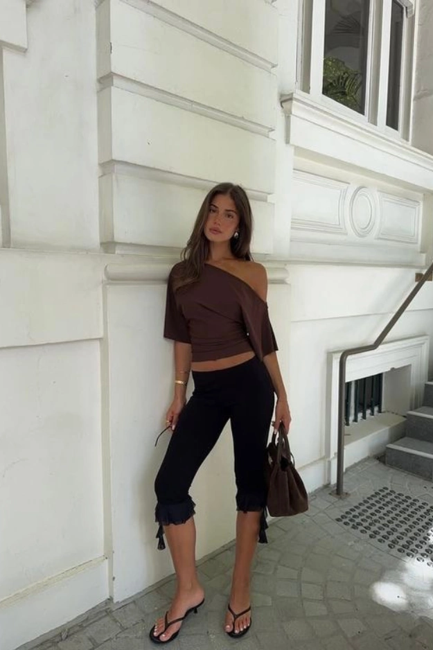 19 Capri Outfits That Actually Feel Stylish Again (Not Stuck in the Past) 8 Capri outfits