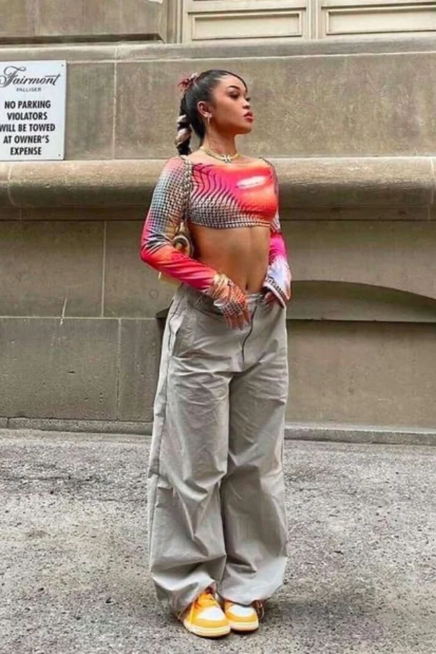 16 Cool-Girl Y2K Outfits That Look Straight Out of an Early 2000s Movie 8 y2k Outfits