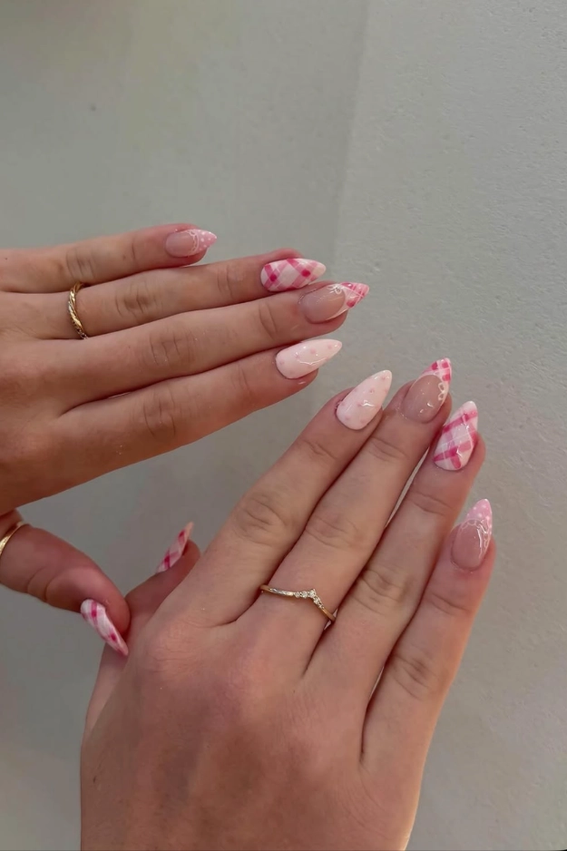 12 Pink Plaid Nails So Pretty, They Belong on a Pinterest Mood Board 8 Pink Plaid Nails