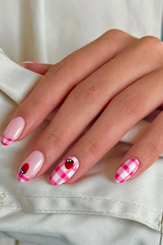 12 Pink Plaid Nails So Pretty, They Belong on a Pinterest Mood Board 9 Pink Plaid Nails