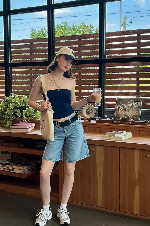 26 Jorts Outfits That Feel Effortless, Casual, and Just the Right Amount of Cool 1 Jorts Outfits