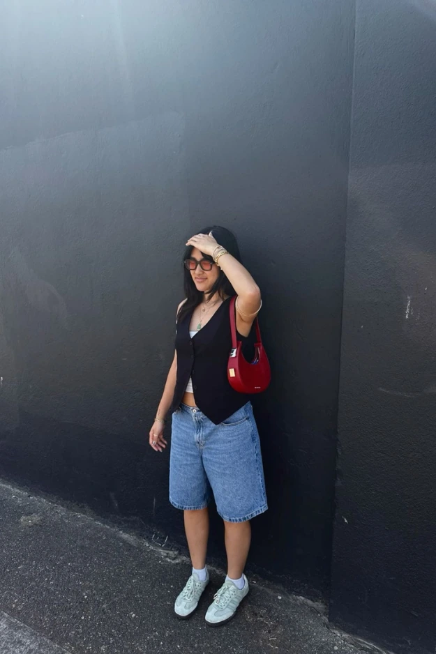 26 Jorts Outfits That Feel Effortless, Casual, and Just the Right Amount of Cool 17 Jorts Outfits